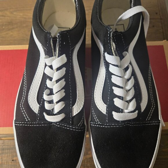 Women's vans sneaker size 7, men's size 5.5 - Picture 3 of 5